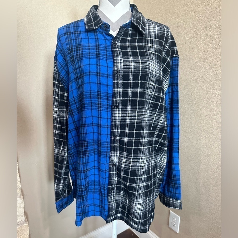 FOREVER 21 MEN blue/black/white plaid button down shirt